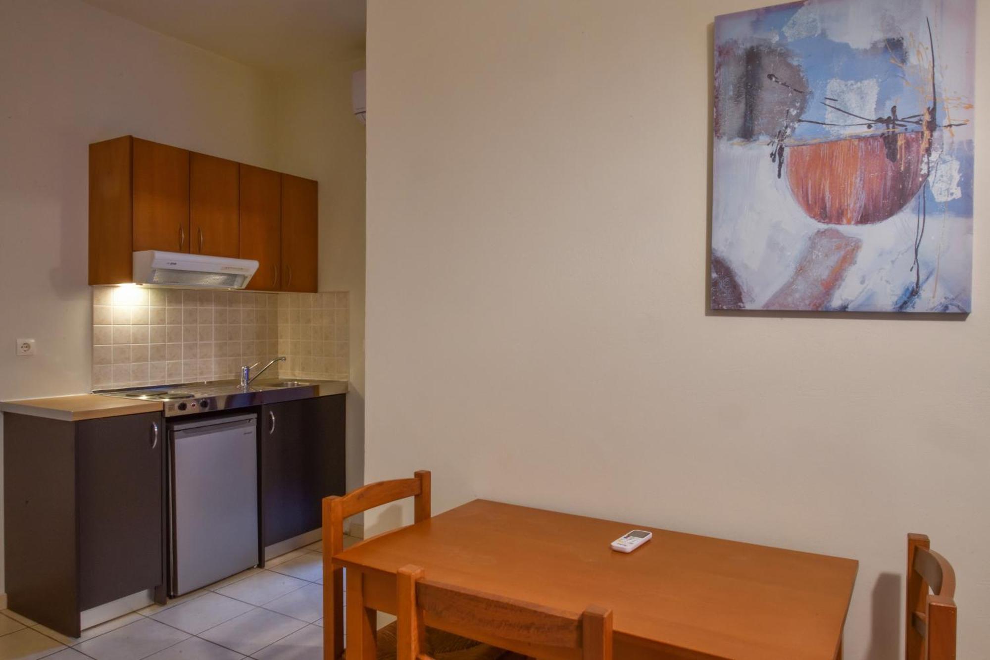 Akatos Hotel Agia Marina 외부 사진
