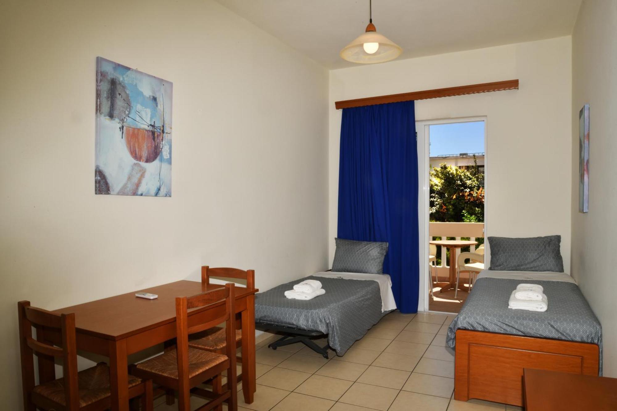 Akatos Hotel Agia Marina 외부 사진