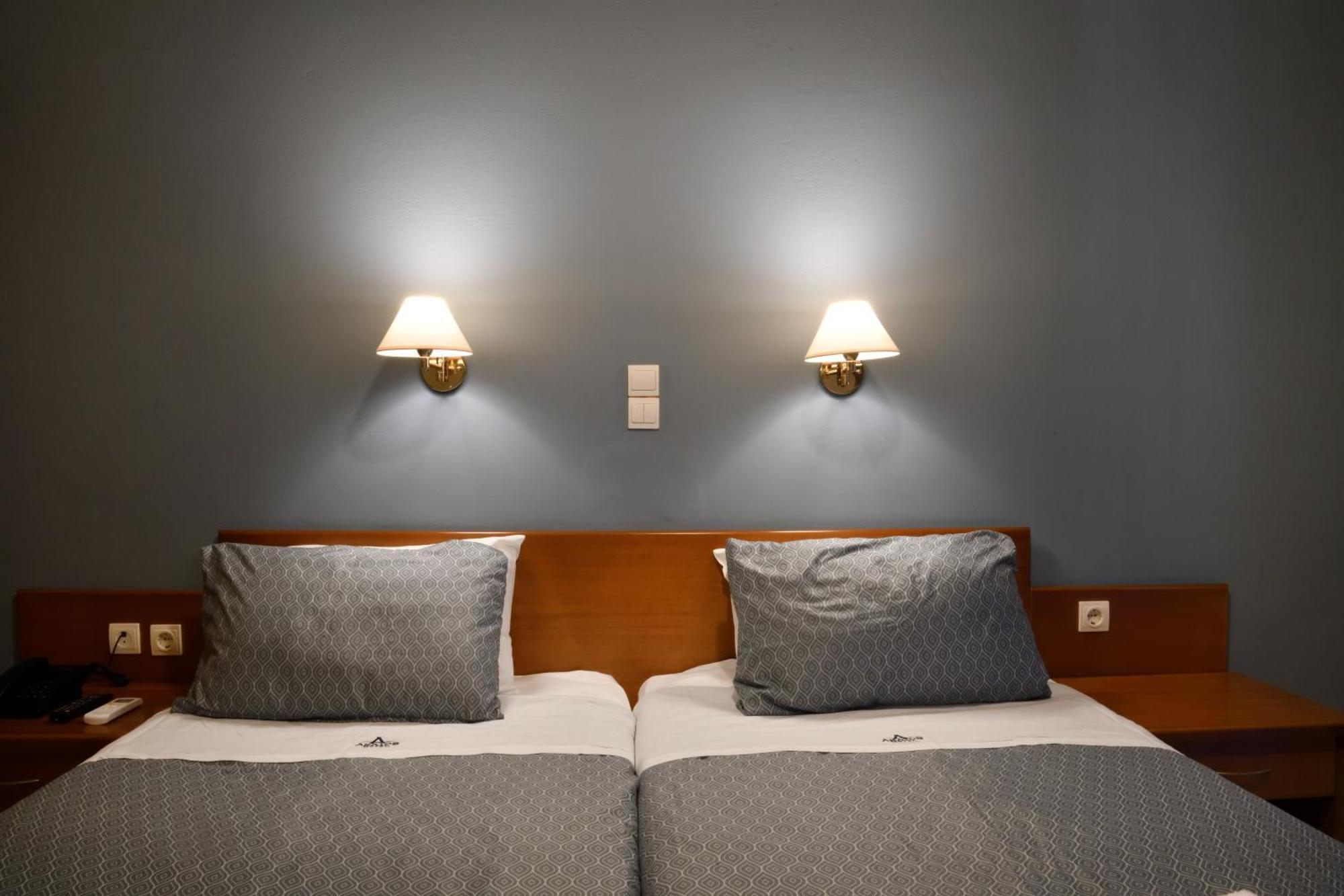 Akatos Hotel Agia Marina 외부 사진