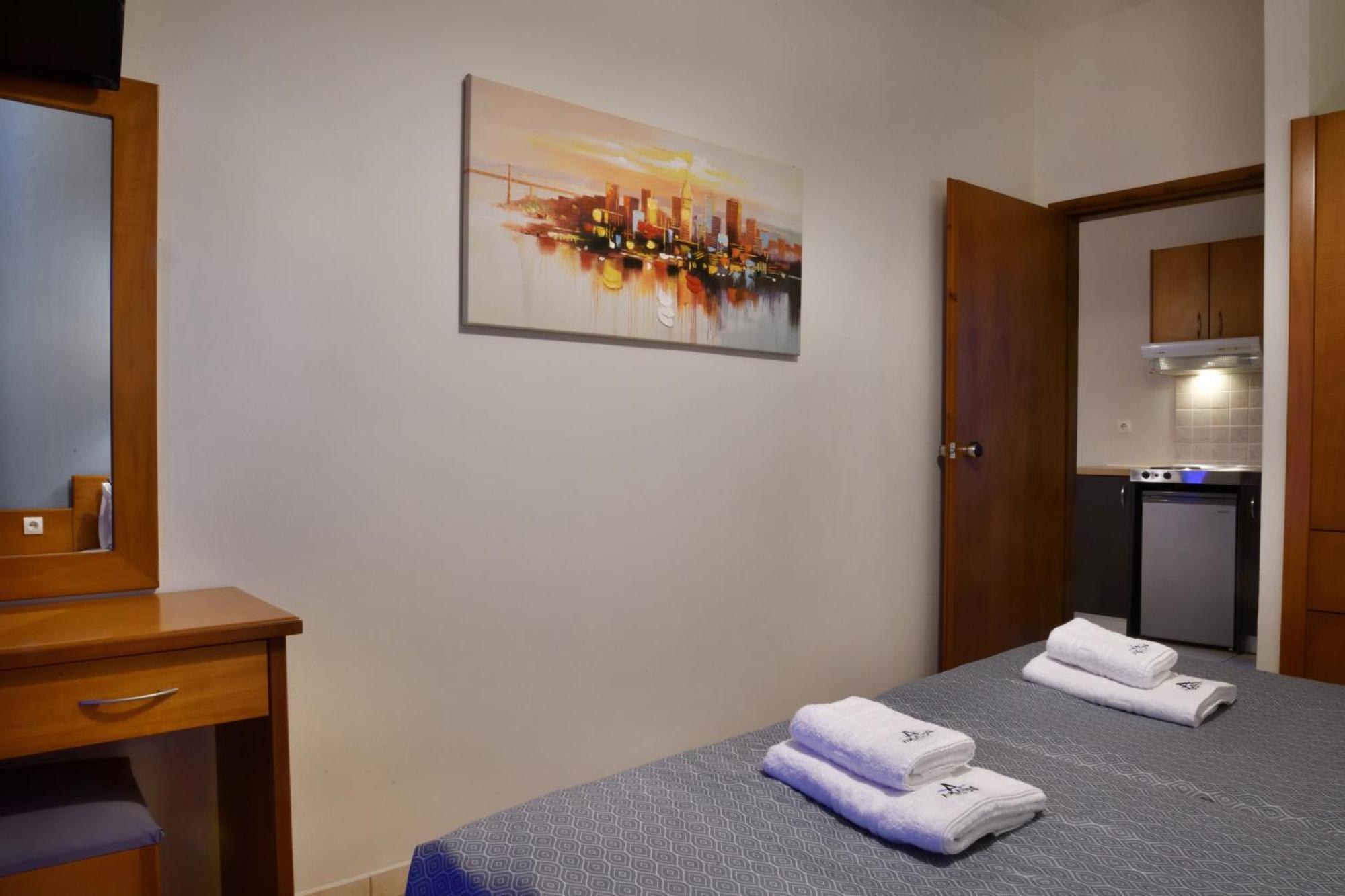 Akatos Hotel Agia Marina 외부 사진