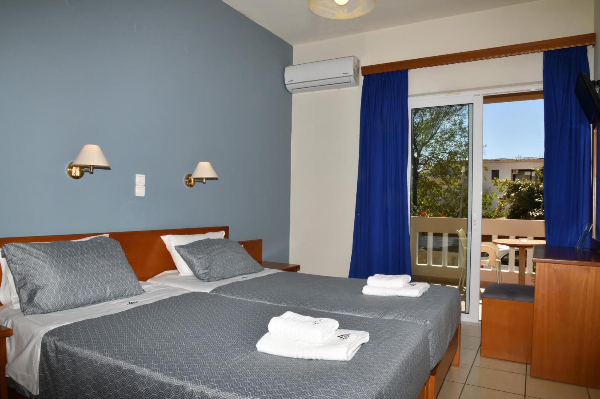 Akatos Hotel Agia Marina 외부 사진