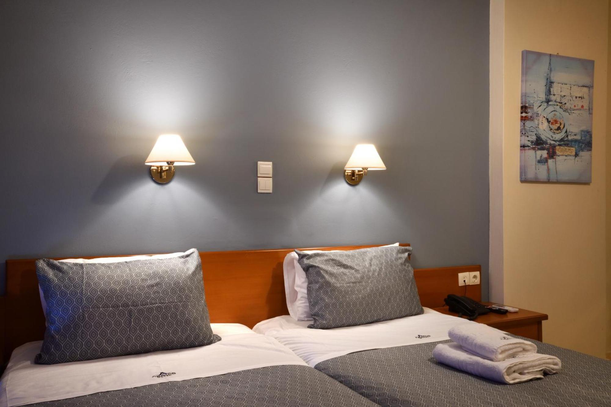Akatos Hotel Agia Marina 외부 사진