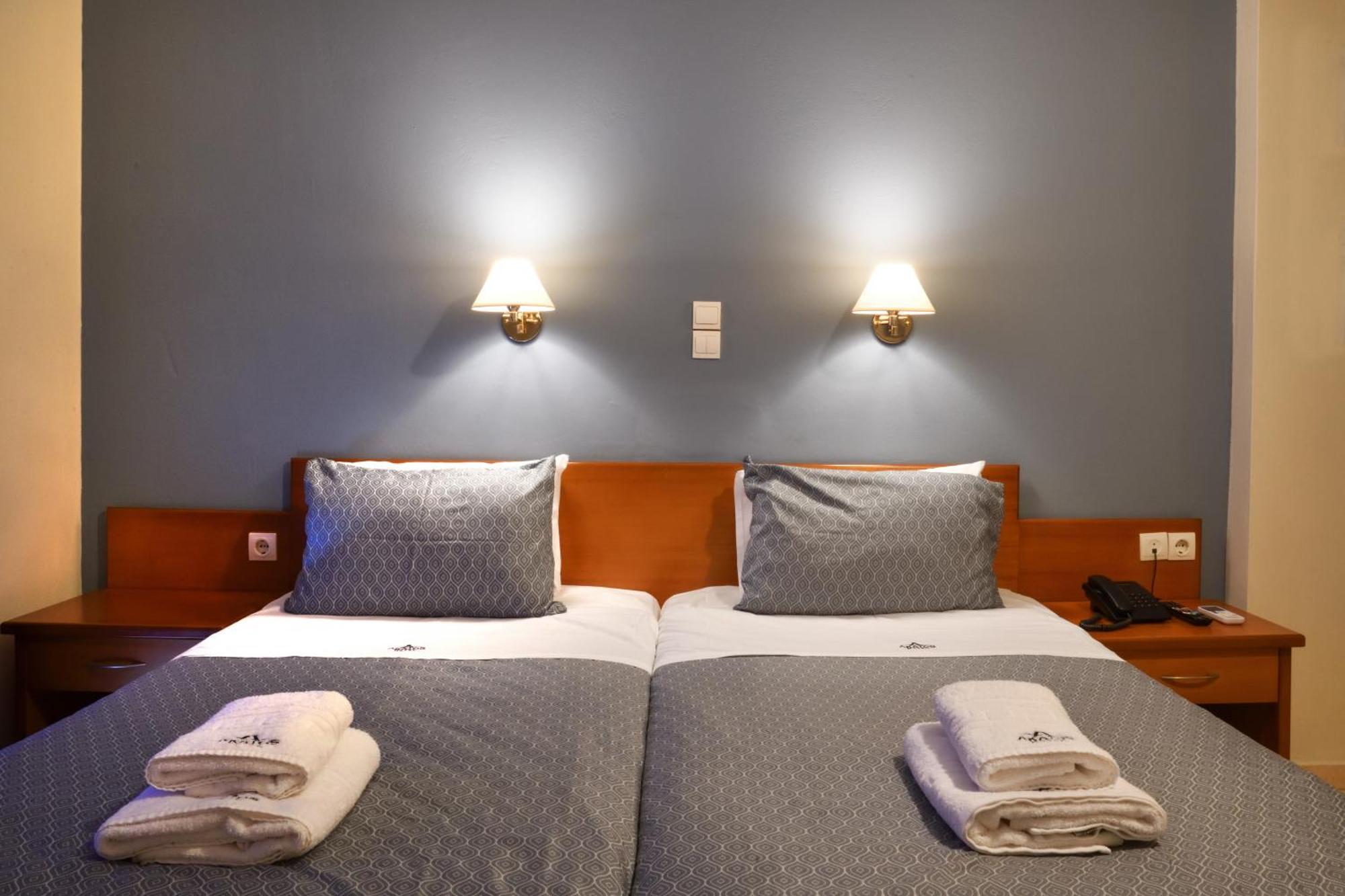 Akatos Hotel Agia Marina 외부 사진