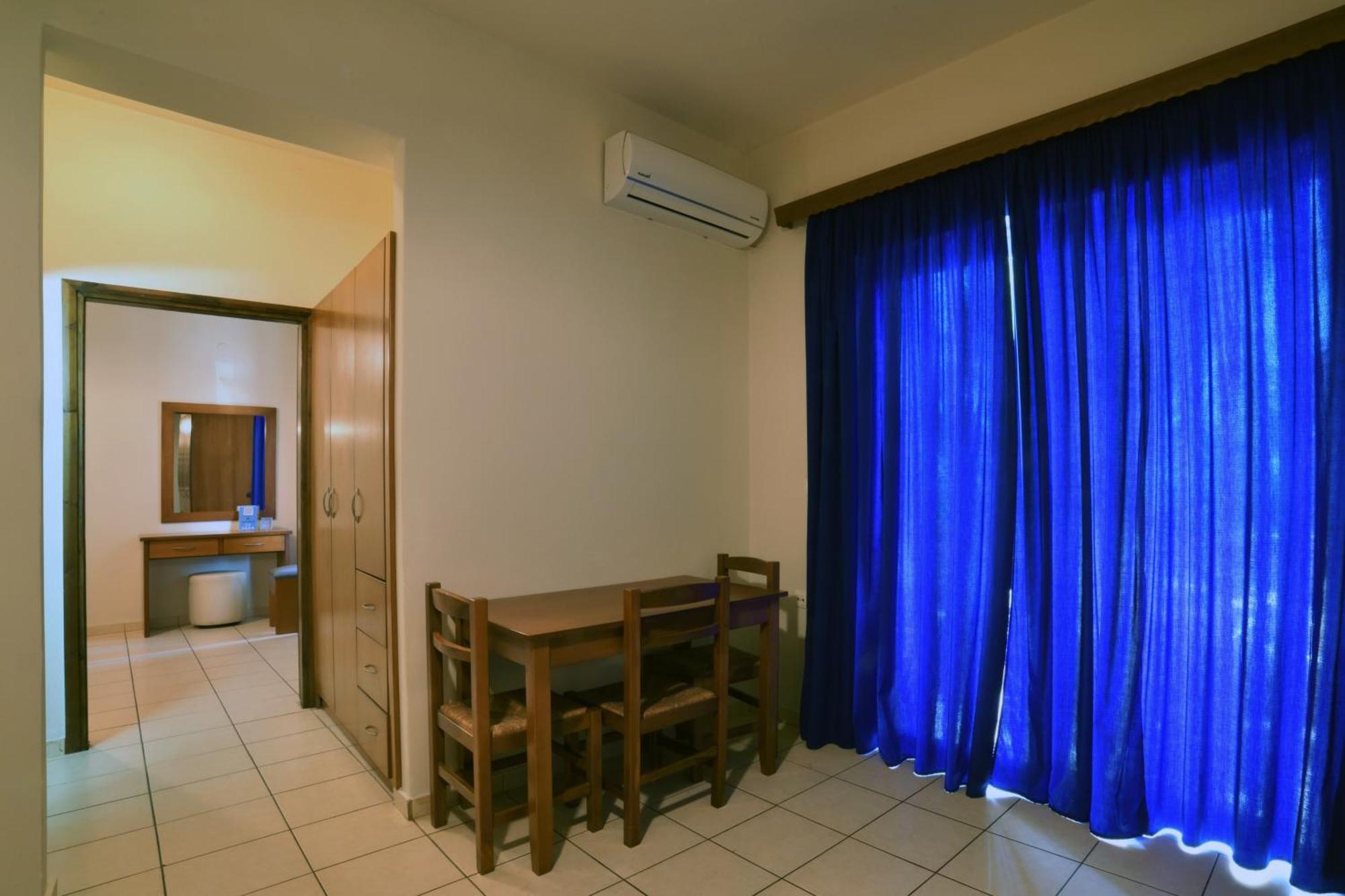 Akatos Hotel Agia Marina 외부 사진