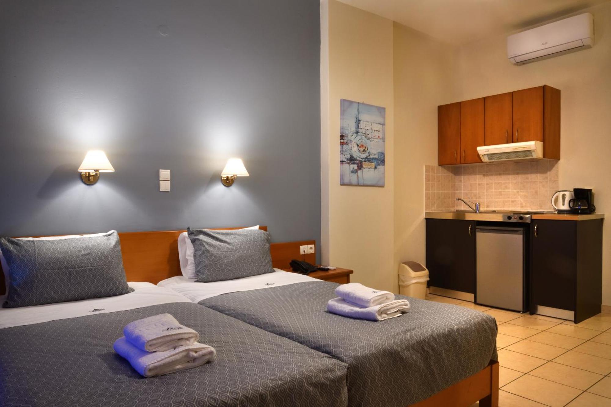 Akatos Hotel Agia Marina 외부 사진