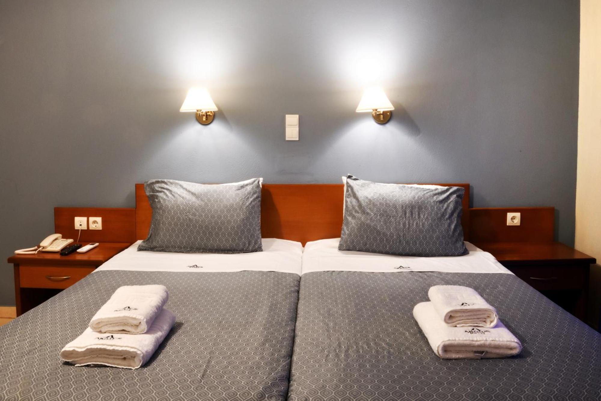 Akatos Hotel Agia Marina 외부 사진