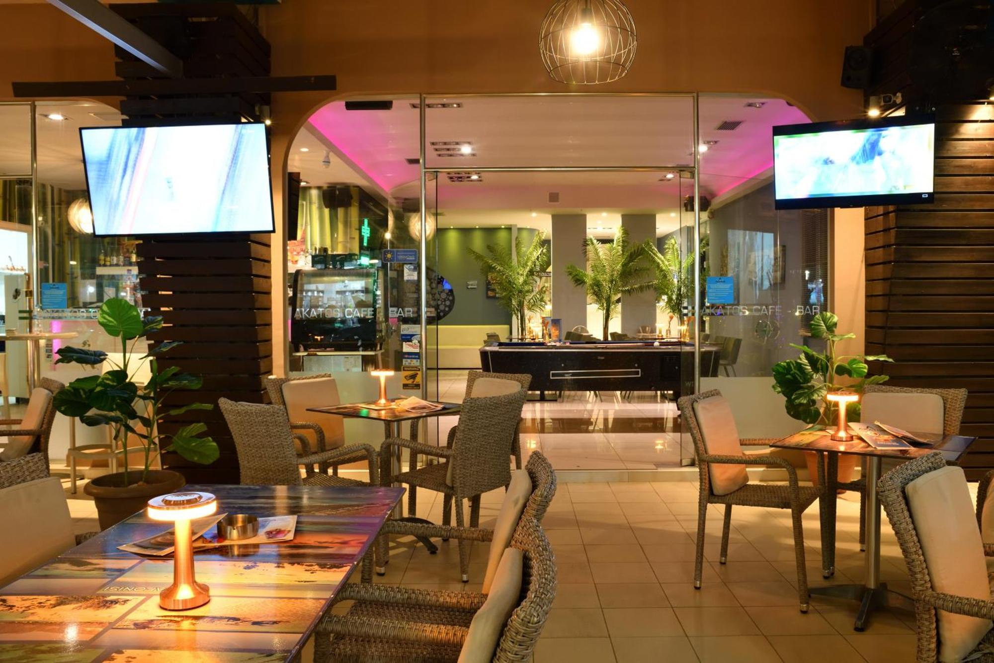 Akatos Hotel Agia Marina 외부 사진