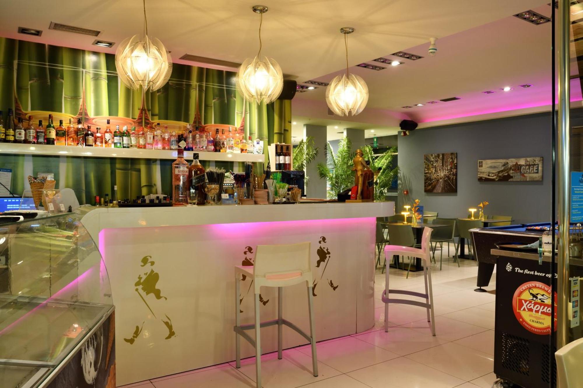 Akatos Hotel Agia Marina 외부 사진