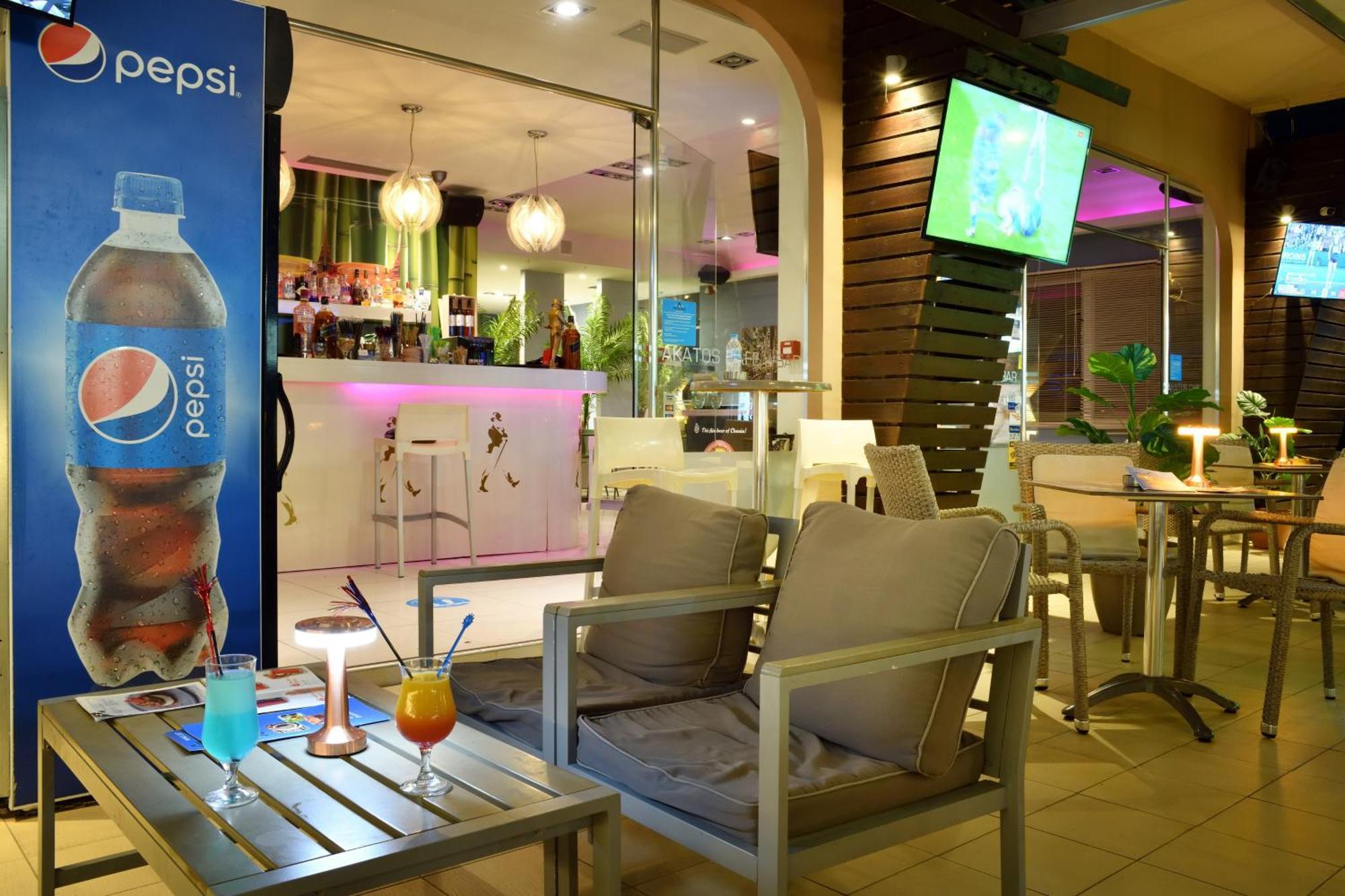 Akatos Hotel Agia Marina 외부 사진