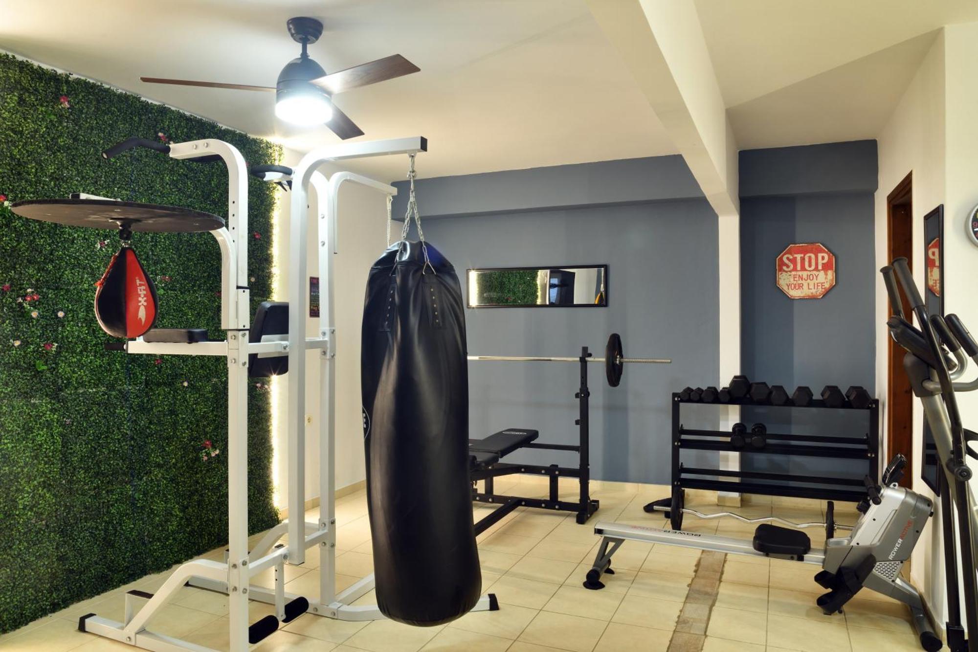 Akatos Hotel Agia Marina 외부 사진