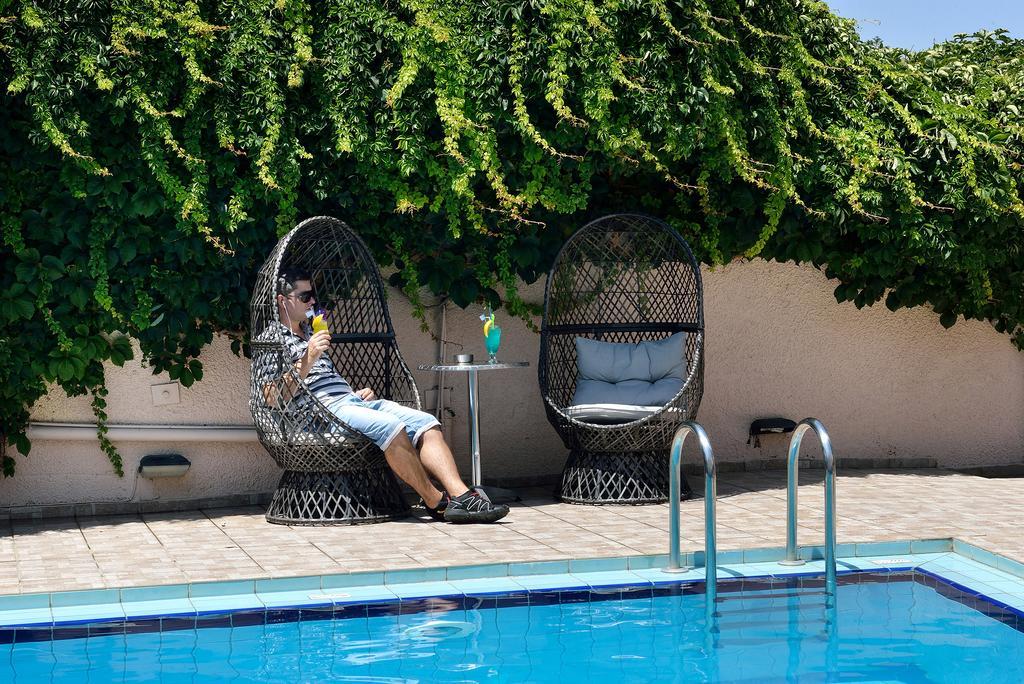 Akatos Hotel Agia Marina 외부 사진