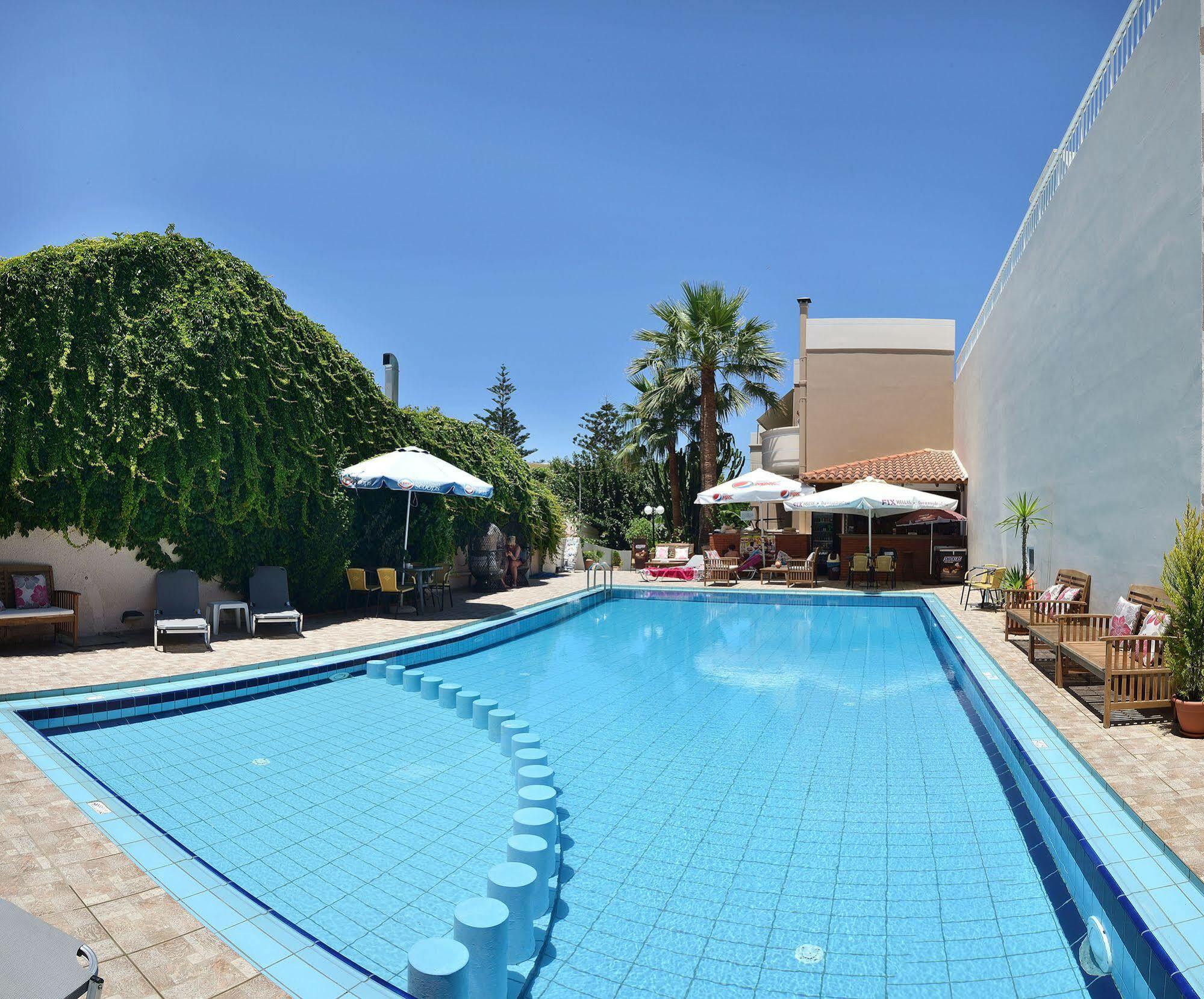 Akatos Hotel Agia Marina 외부 사진